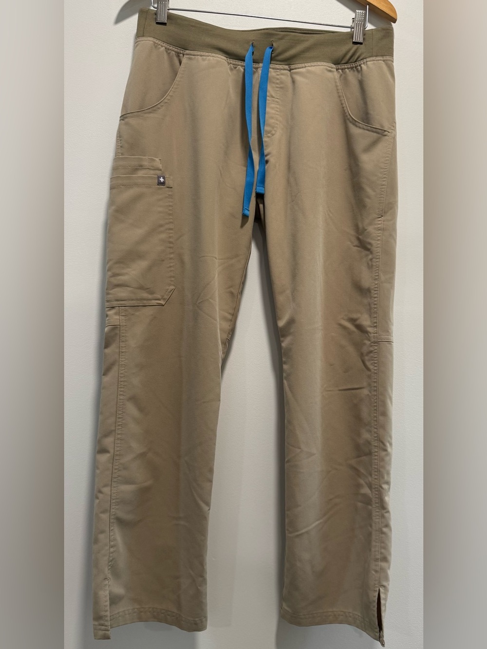 FIGS Technical Collection Scrub Pants Med Petite Khaki Cargo Medical Uniform